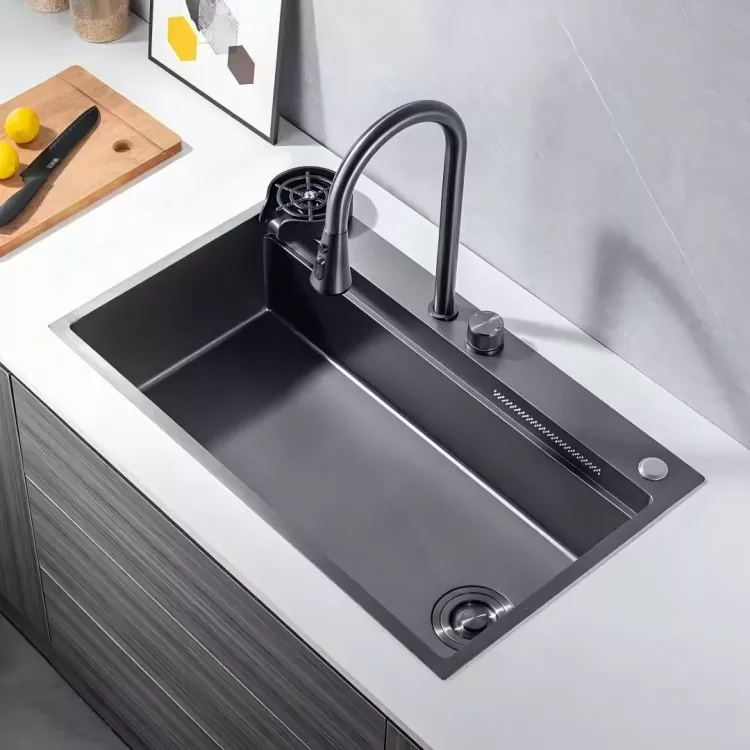Spray Function ပါရှိသော မီးဖိုချောင်သုံး Faucet ကို ဖုံးကွယ်ထားသည်။